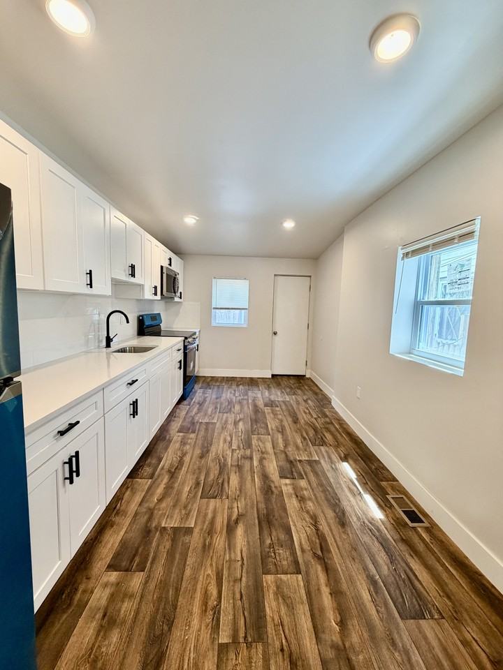2073 Pickwick St - Photo 2 of 15