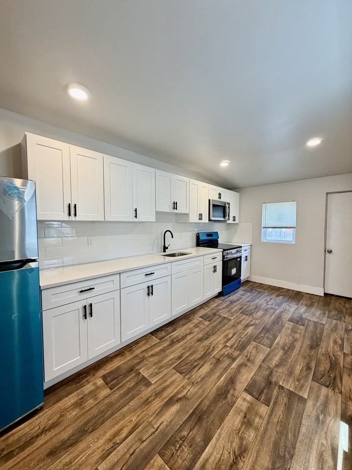 2073 Pickwick St - Photo 3 of 15