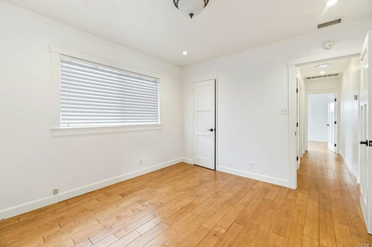 4759 Hackett Avenue - Photo 7 of 32
