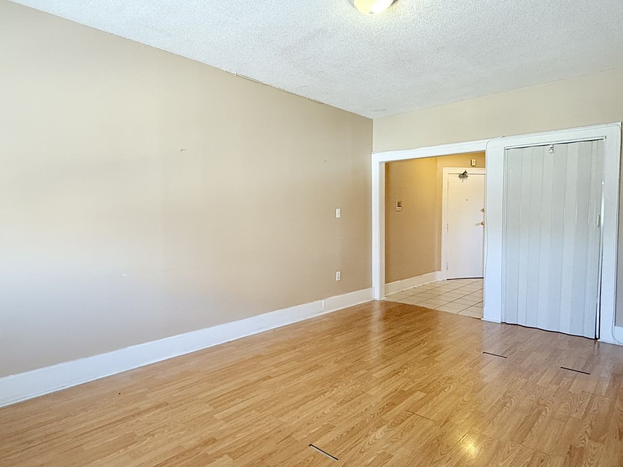 1441 Wyandotte St E #5 - Photo 4 of 17