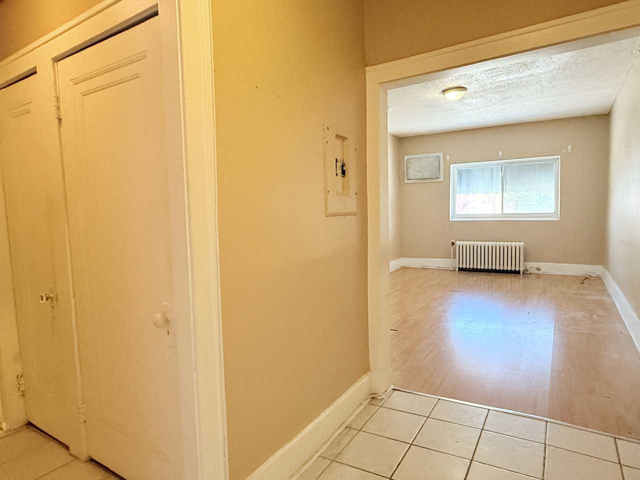1441 Wyandotte St E #5 - Photo 5 of 17