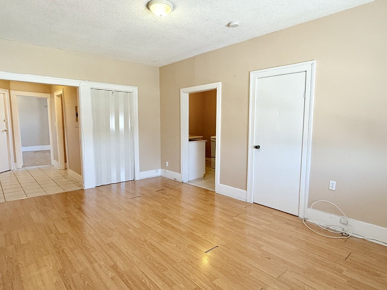 1441 Wyandotte St E #5 - Photo 6 of 17