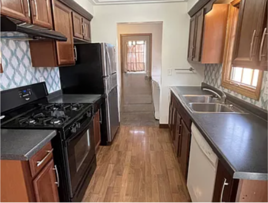 16783 Lyons Ave Se - Photo 2 of 17