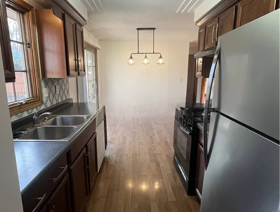 16783 Lyons Ave Se - Photo 3 of 17