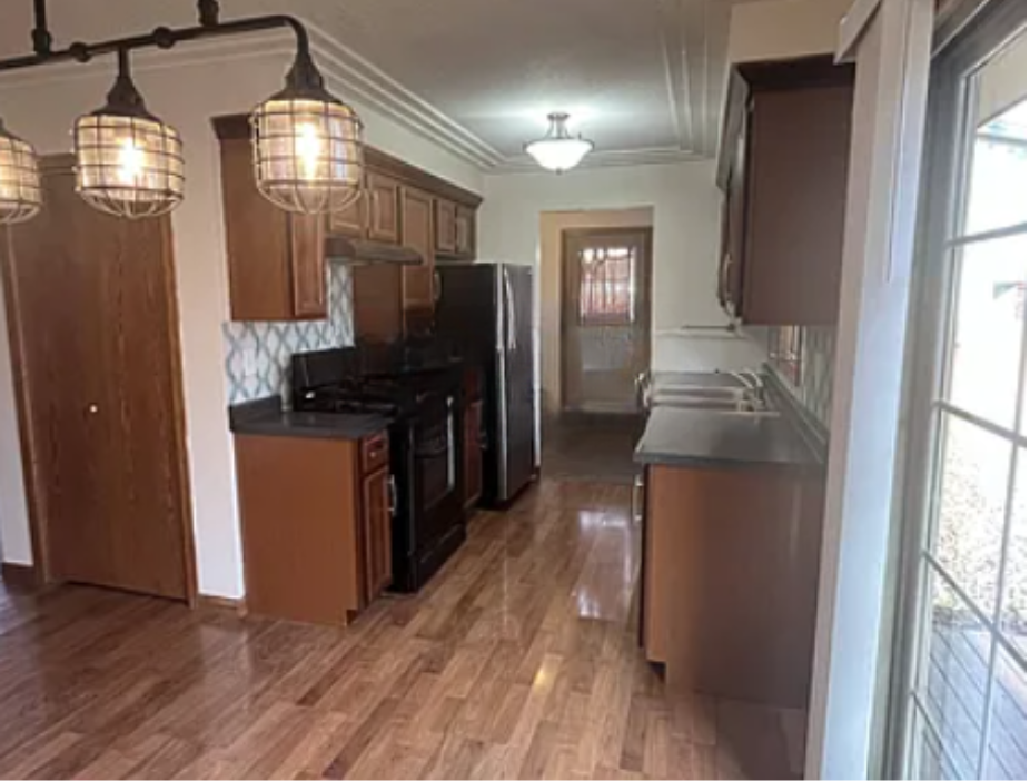 16783 Lyons Ave Se - Photo 4 of 17