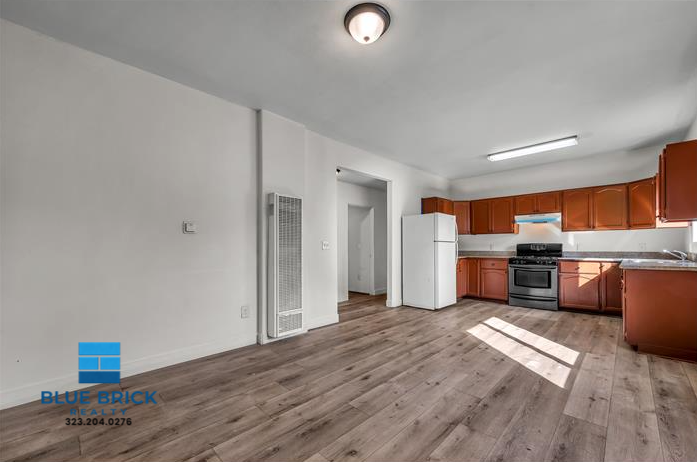 8316 S San Pedro St - Photo 4 of 12