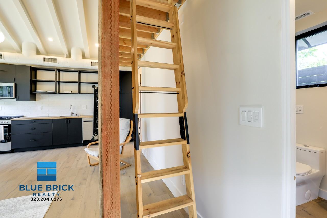 14120 Archwood St - Photo 6 of 28