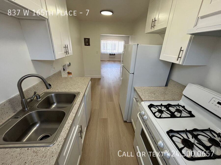 837 W 165th Pl #7 - Photo 5 of 27