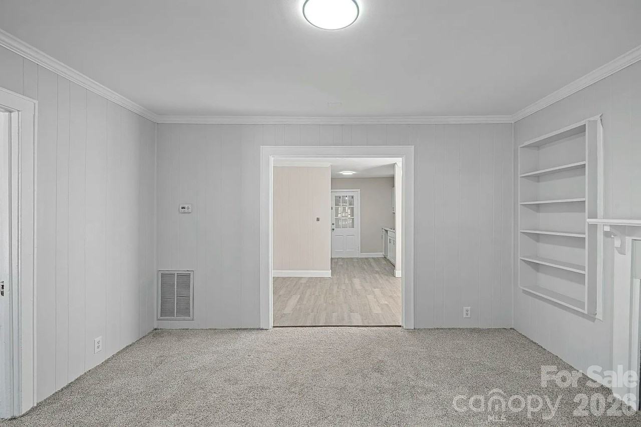 310 Pineview St - Photo 5 of 8