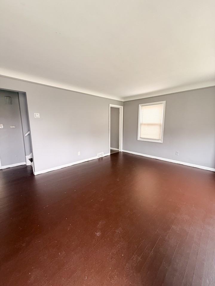 14134 Collingham Dr #1 - Photo 3 of 23