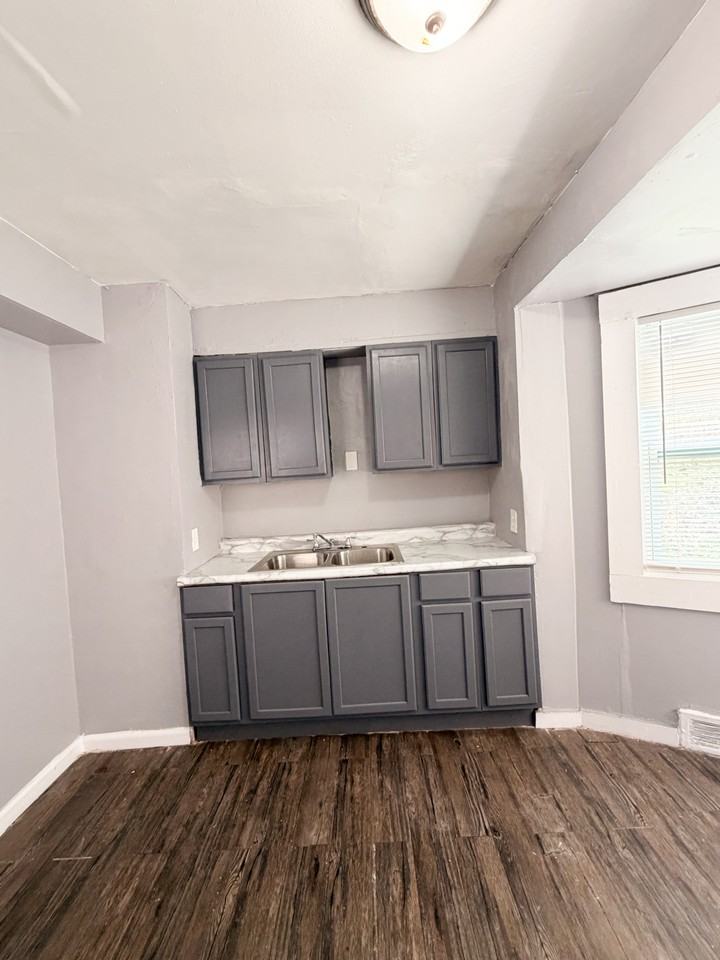 14134 Collingham Dr #1 - Photo 4 of 23