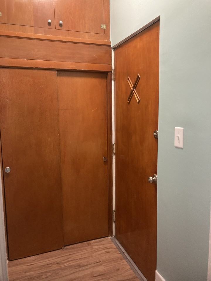 2319 W 25th St #1 - Photo 2 of 24