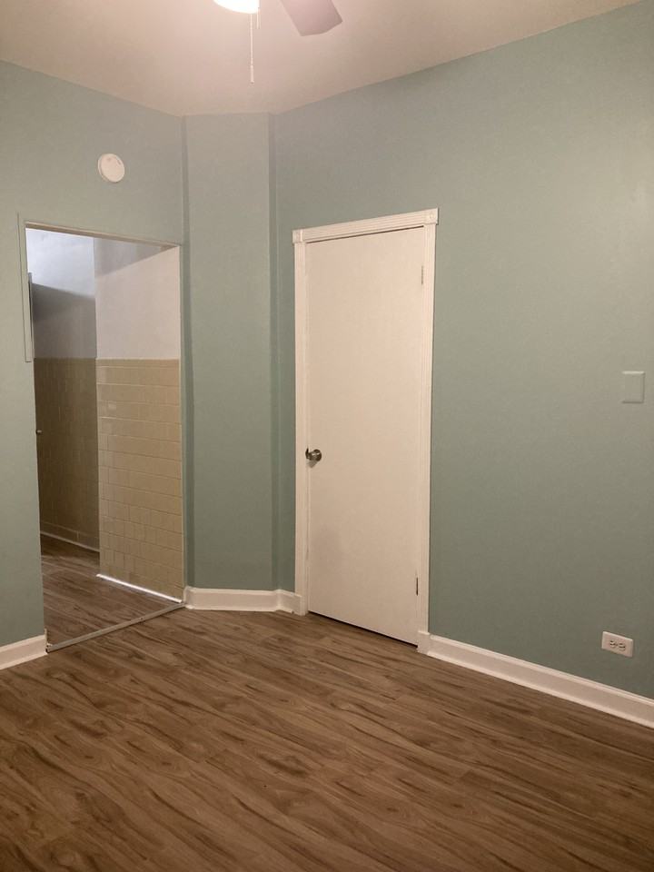 2319 W 25th St #1 - Photo 4 of 24