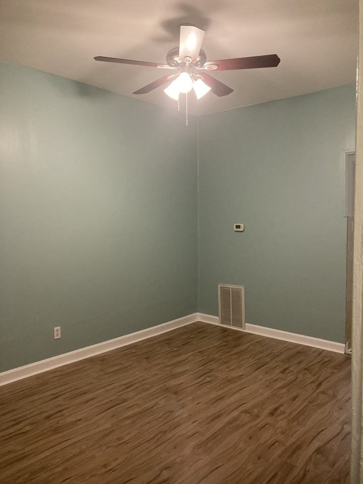 2319 W 25th St #1 - Photo 5 of 24