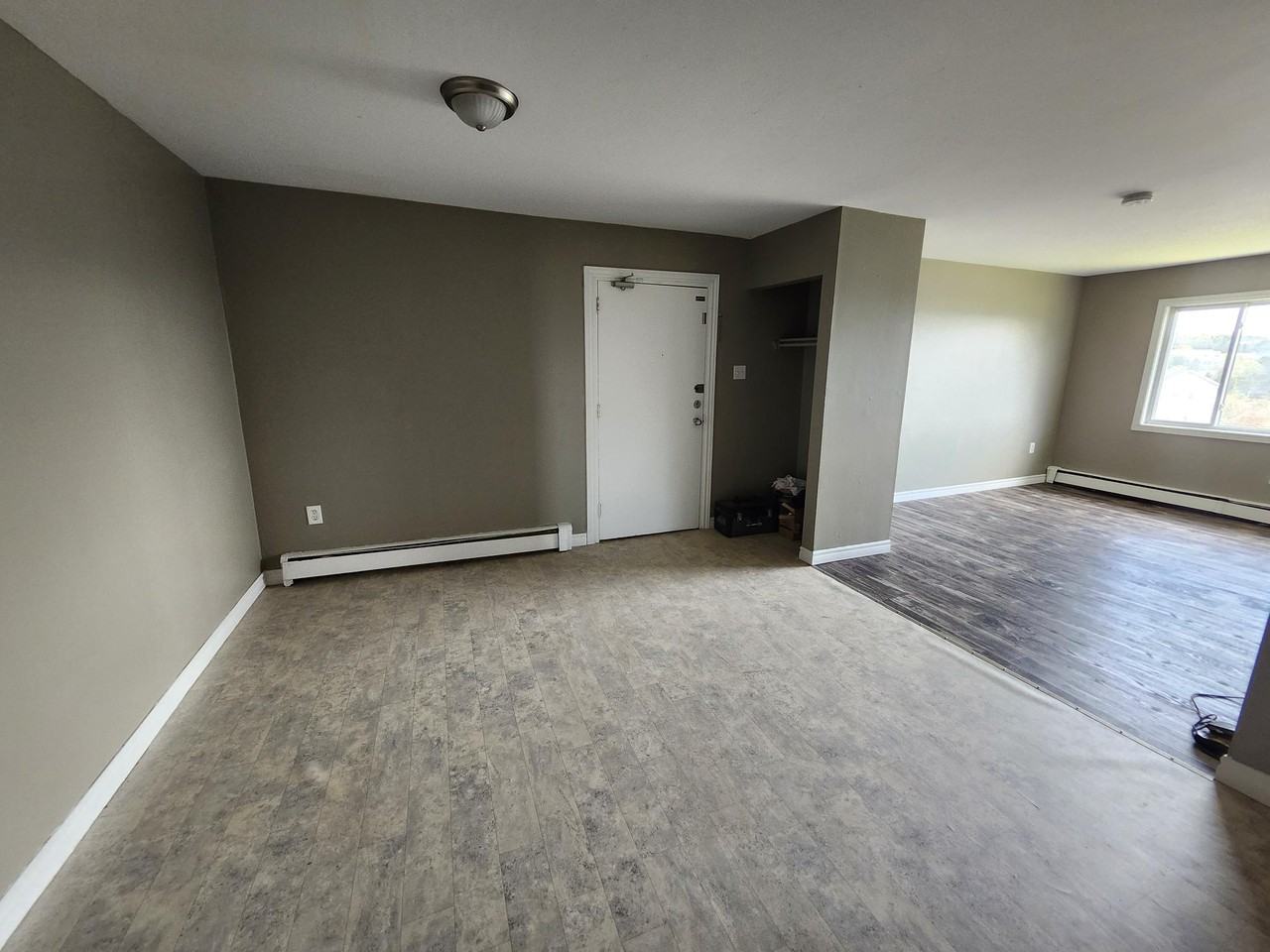 7 Roxbury Dr #6 - Photo 2 of 15