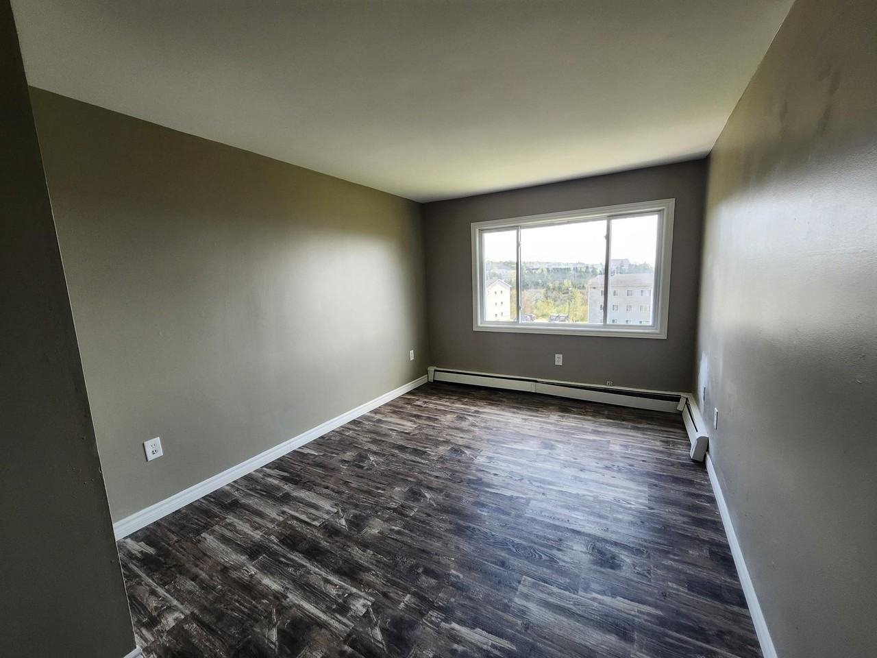 7 Roxbury Dr #6 - Photo 3 of 15