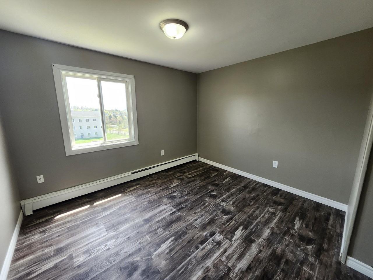 7 Roxbury Dr #6 - Photo 4 of 15