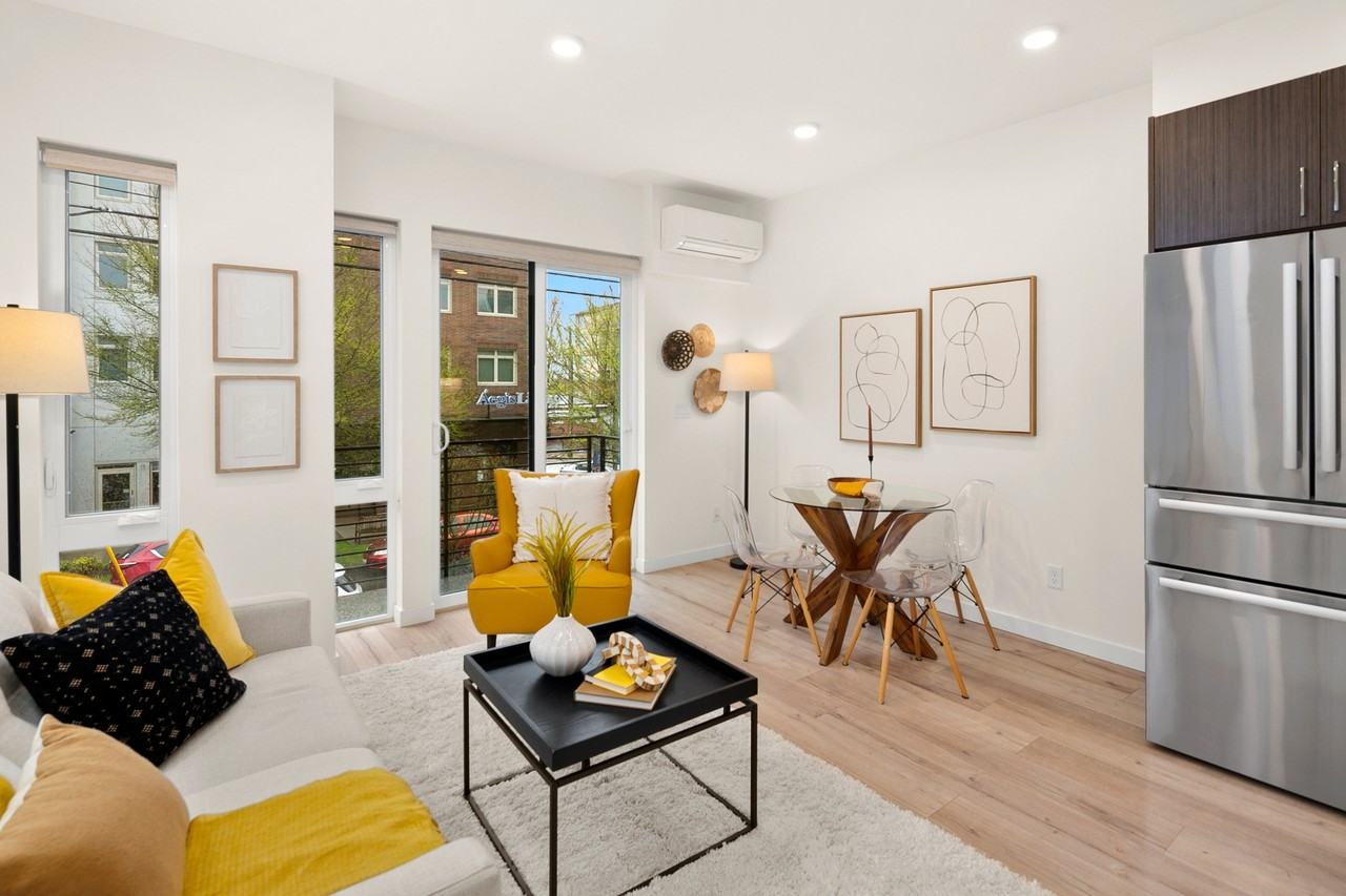 109 22nd Ave E #1 - Photo 3 of 26