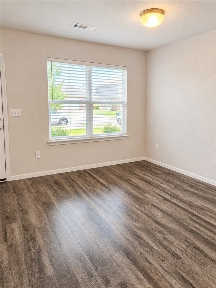 1221 S Ivory Bill Ln - Photo 2 of 15