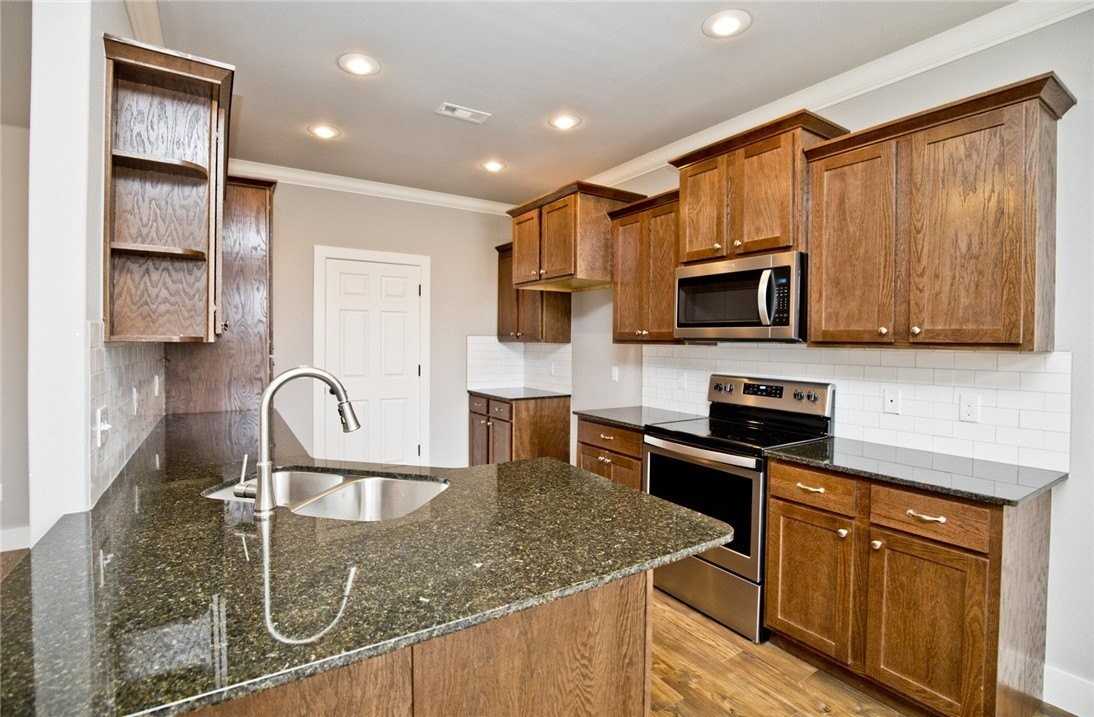 202 Alder St - Photo 3 of 21