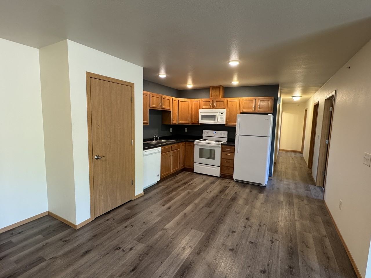 Wilshire Apartment Complex - Photo 5 of 17