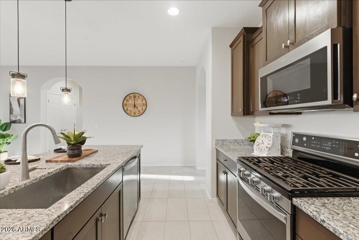 3745 N Astoria Dr - Photo 4 of 40