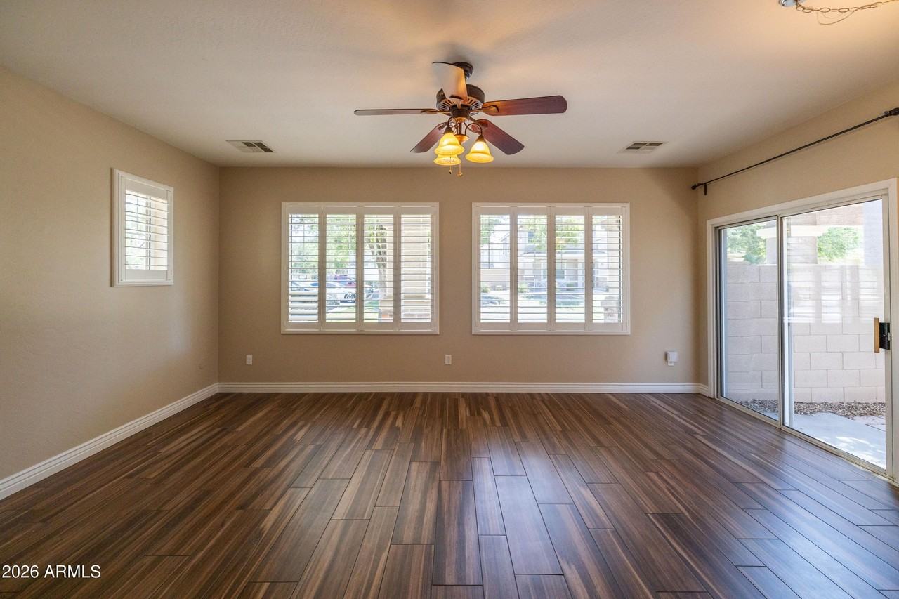 1531 S Longspur Ln - Photo 4 of 34