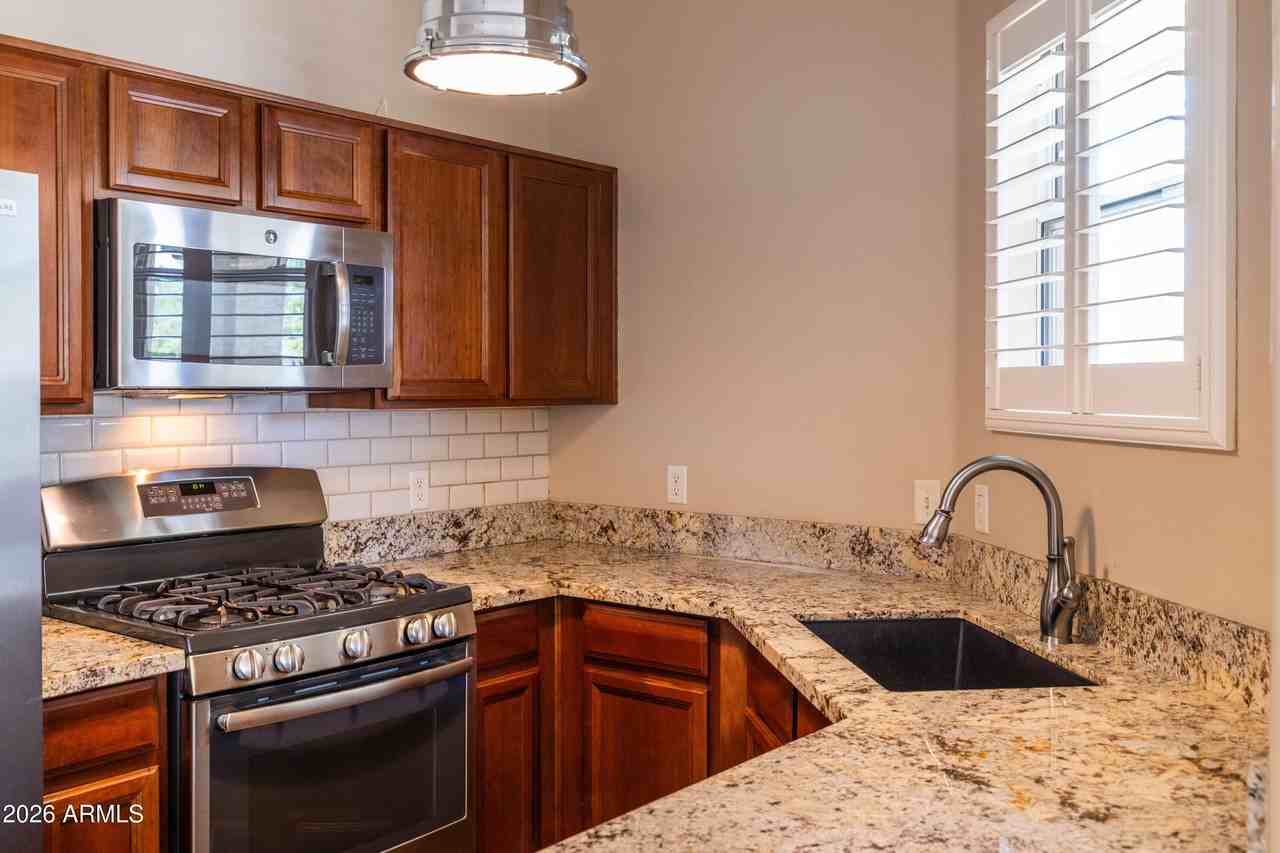 1531 S Longspur Ln - Photo 7 of 34