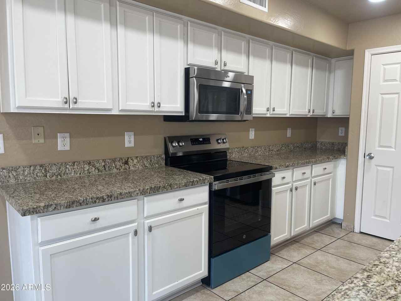 1466 E Holiday Dr - Photo 5 of 18