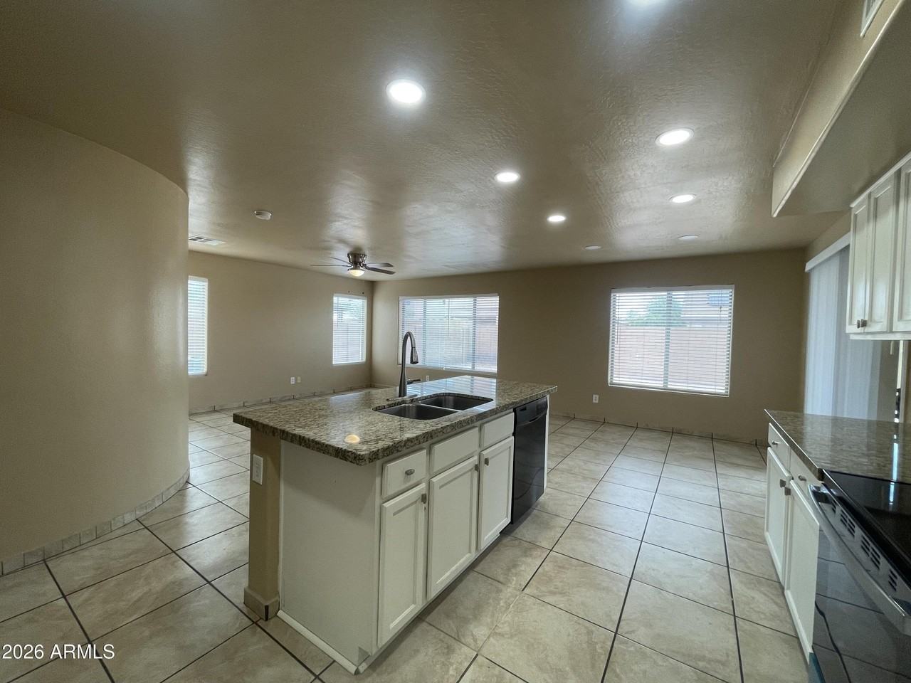 1466 E Holiday Dr - Photo 7 of 18
