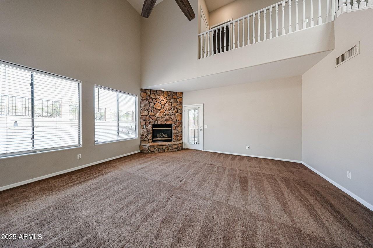 6506 W Molly Ln - Photo 4 of 40