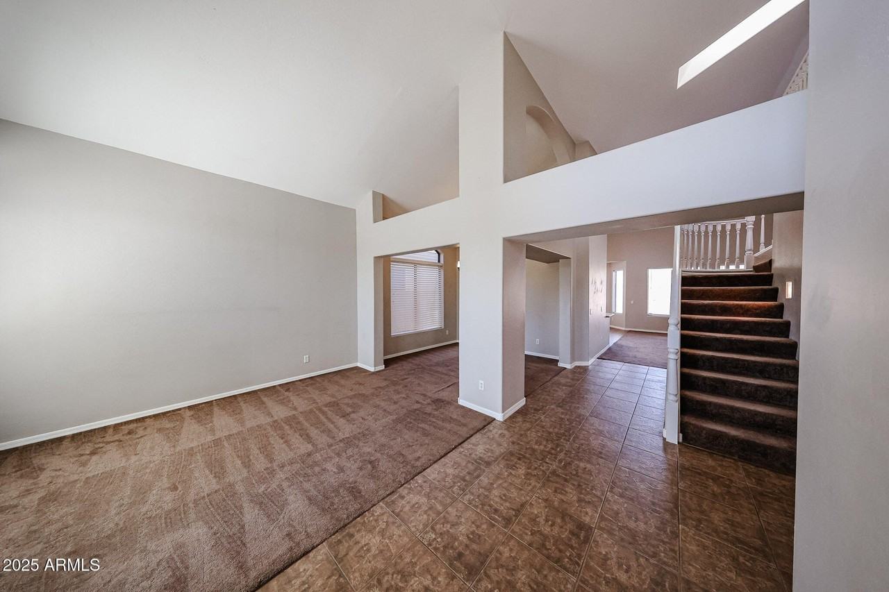 6506 W Molly Ln - Photo 6 of 40