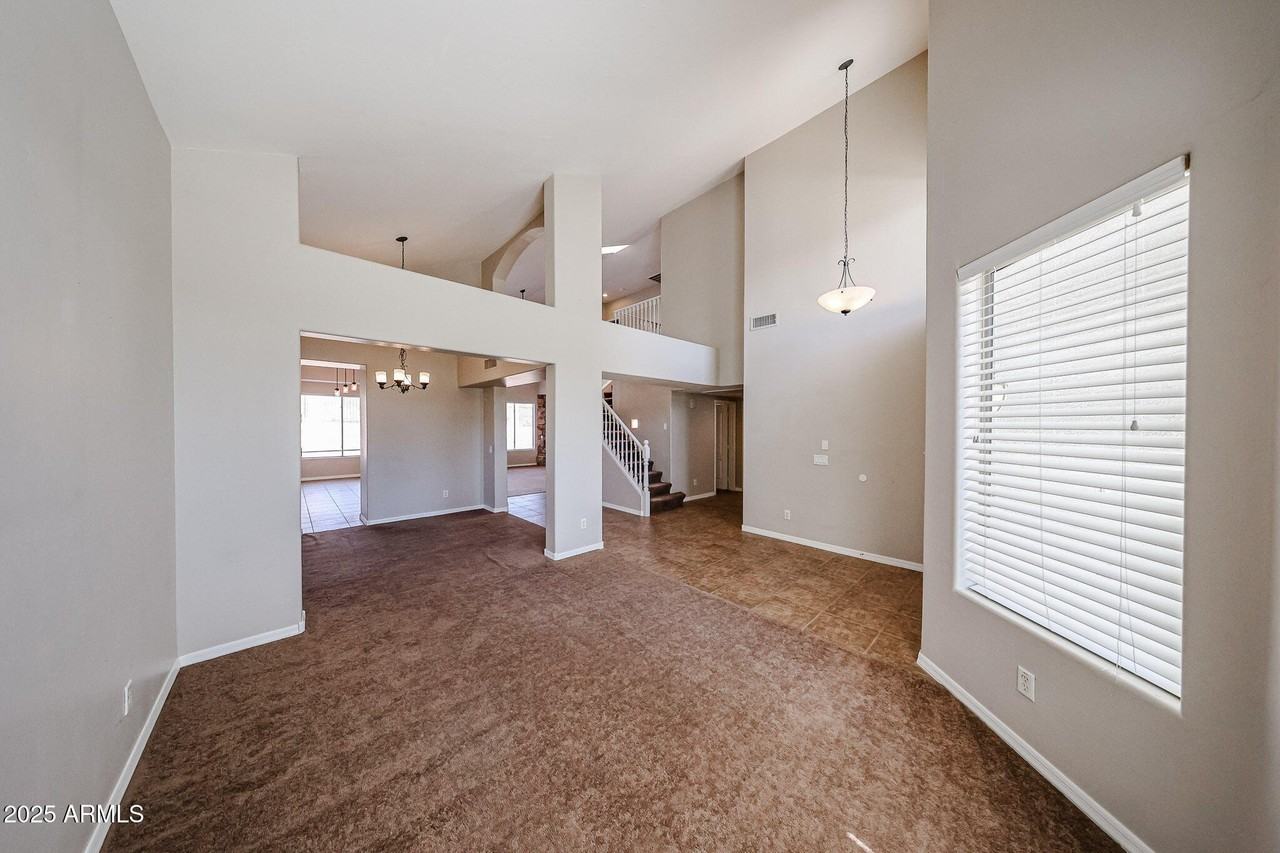 6506 W Molly Ln - Photo 7 of 40