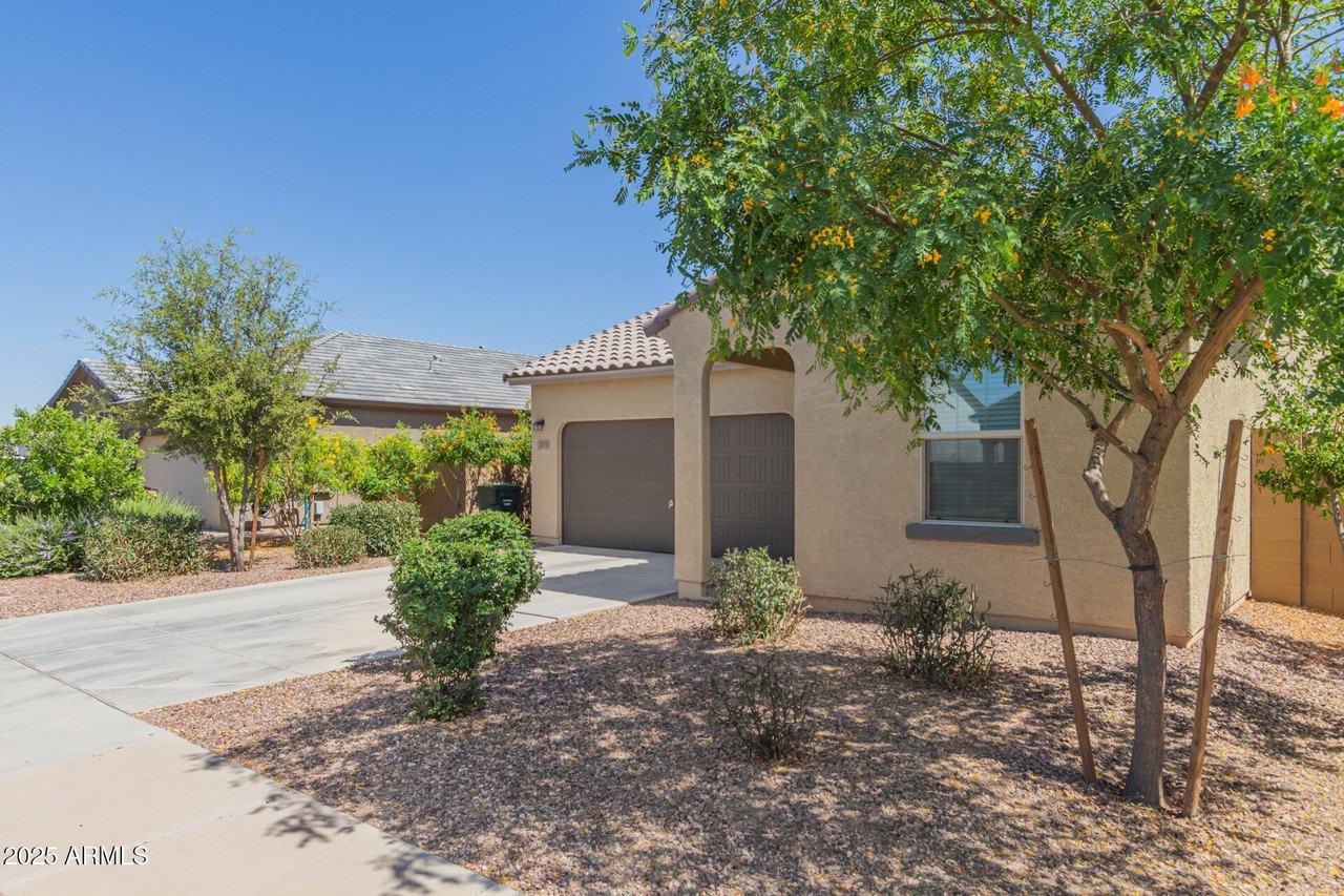 2415 E San Miguel Dr - Photo 2 of 39