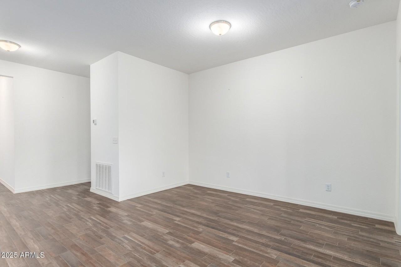 2415 E San Miguel Dr - Photo 5 of 39