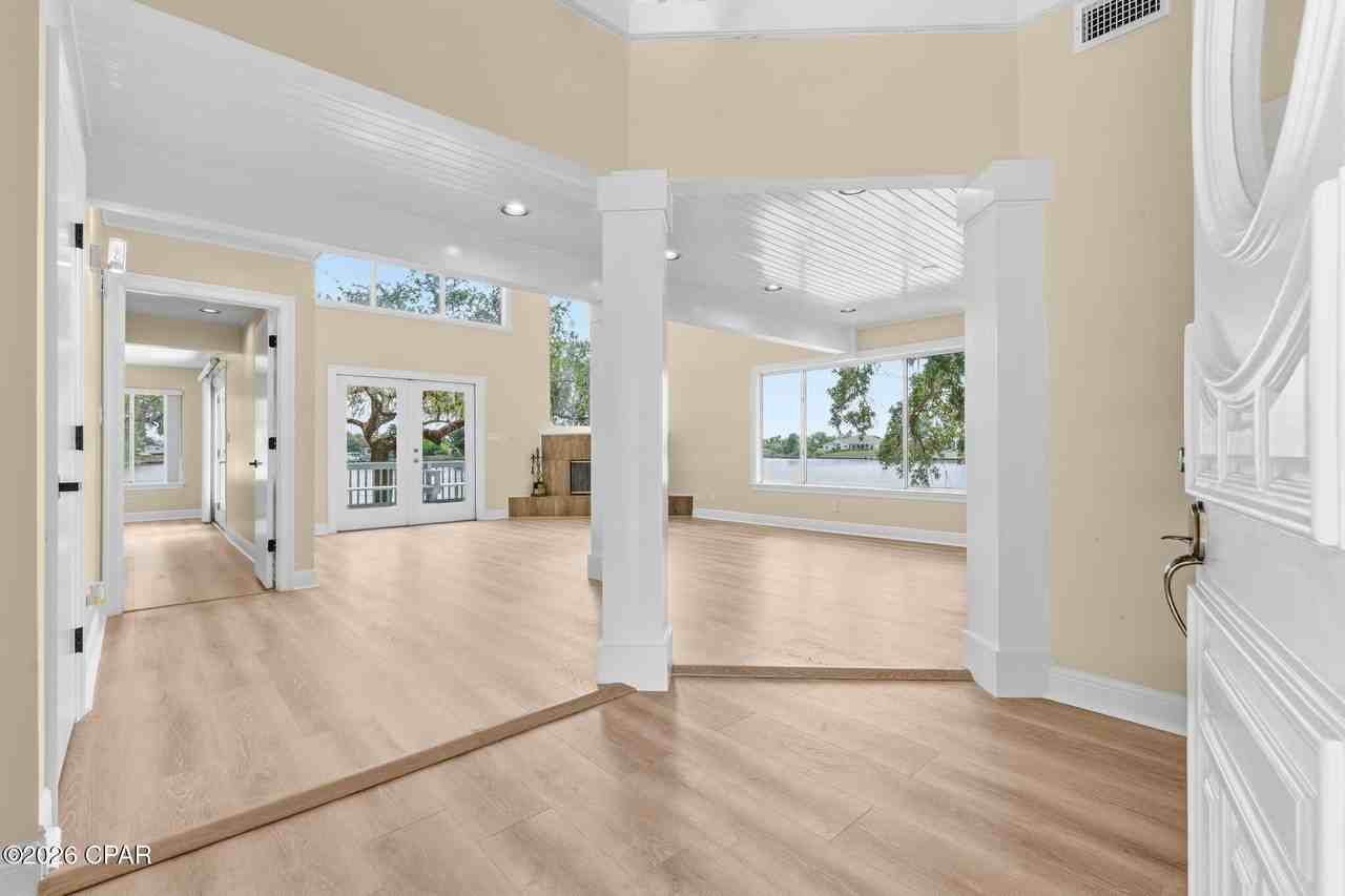2718 Country Club Dr - Photo 2 of 35