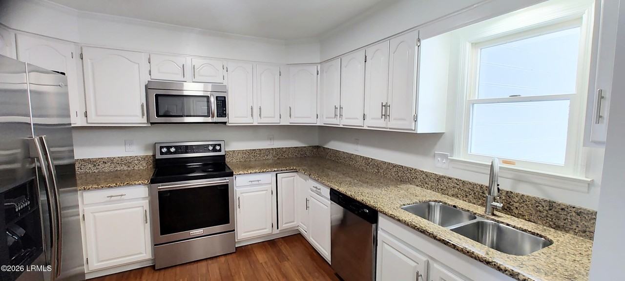 11 Riverwind Dr #11 - Photo 7 of 30