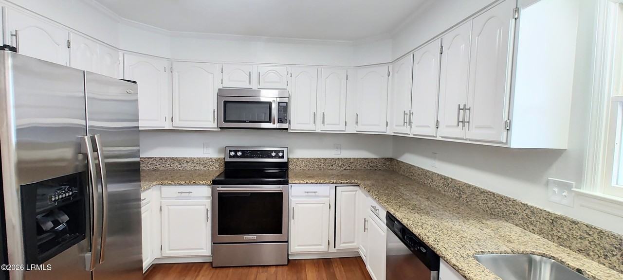 11 Riverwind Dr #11 - Photo 6 of 28