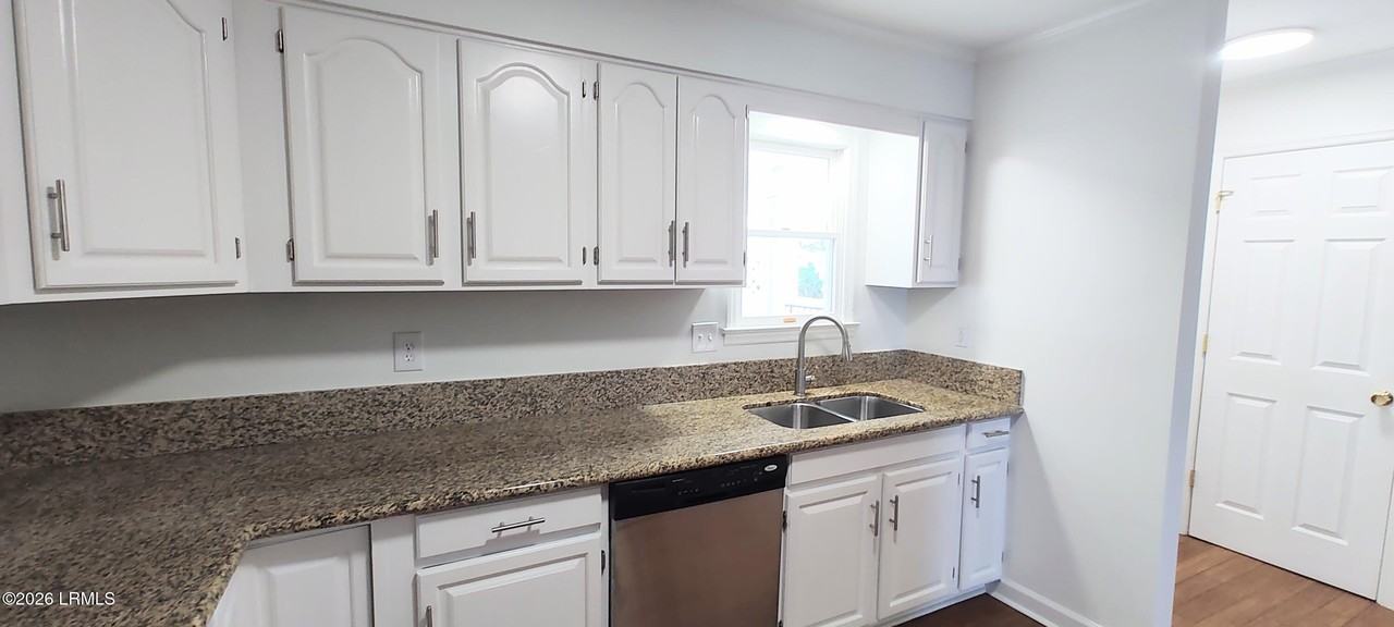 11 Riverwind Dr #11 - Photo 7 of 28