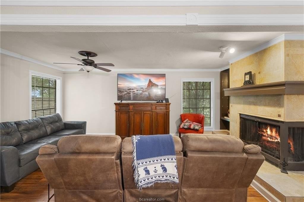 909 Westview St - Photo 7 of 16