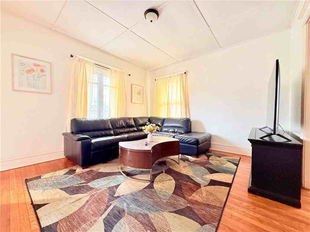 948 Monroe Ave - Photo 5 of 18