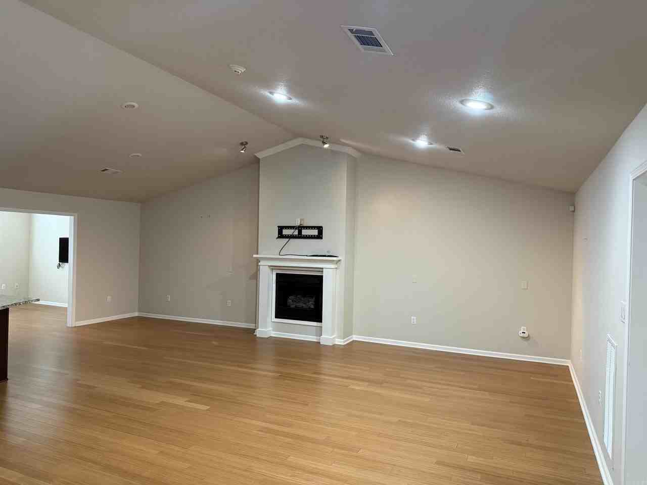 12 Enclave - Photo 4 of 32