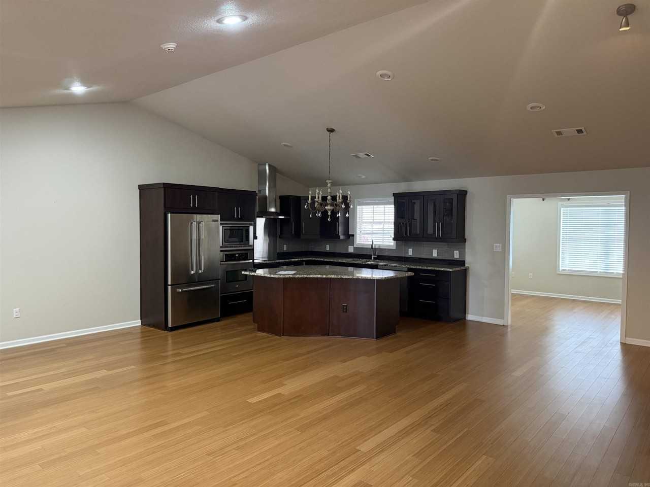 12 Enclave - Photo 6 of 32