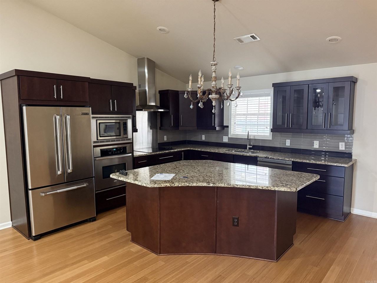 12 Enclave - Photo 7 of 32