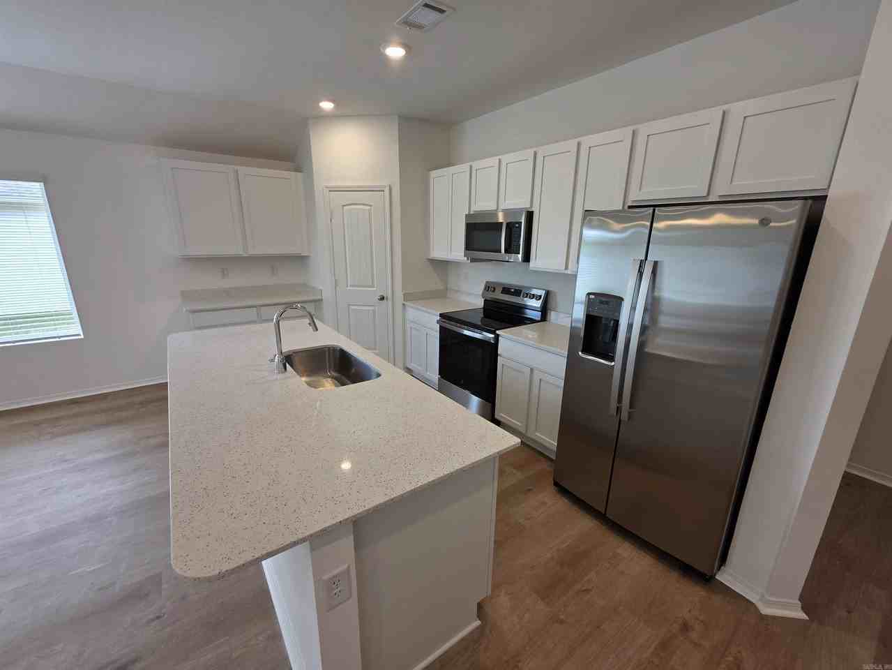 782 Gussy Ln - Photo 3 of 28