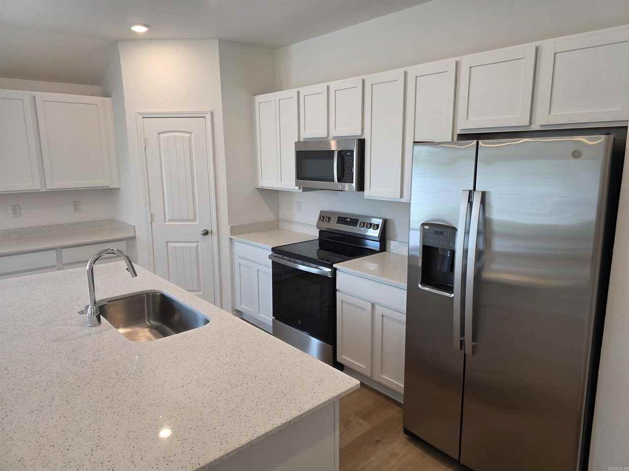 782 Gussy Ln - Photo 4 of 28