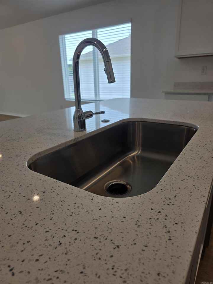 782 Gussy Ln - Photo 5 of 28