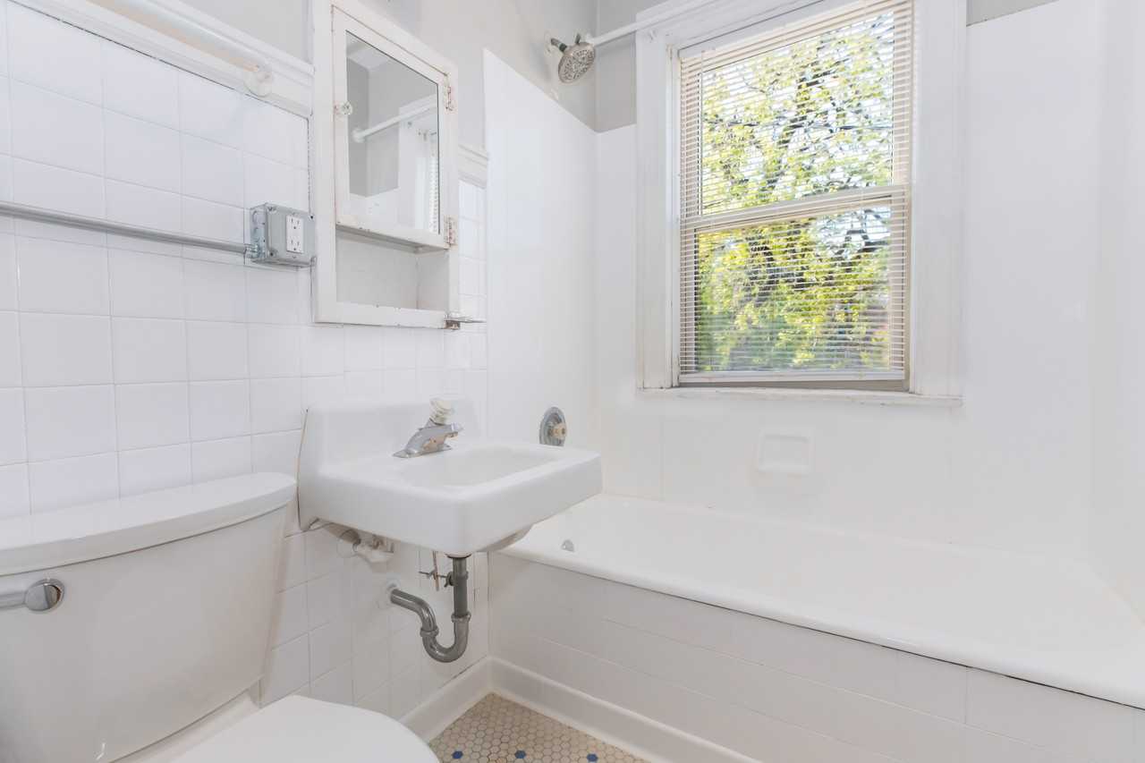 Raymond 23 7th Avenue Southwest - Photo 6 of 22
