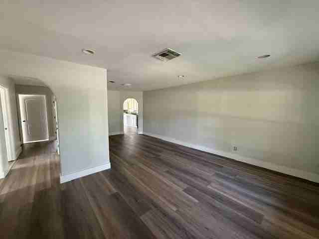 1005 Grant Pl - Photo 2 of 10