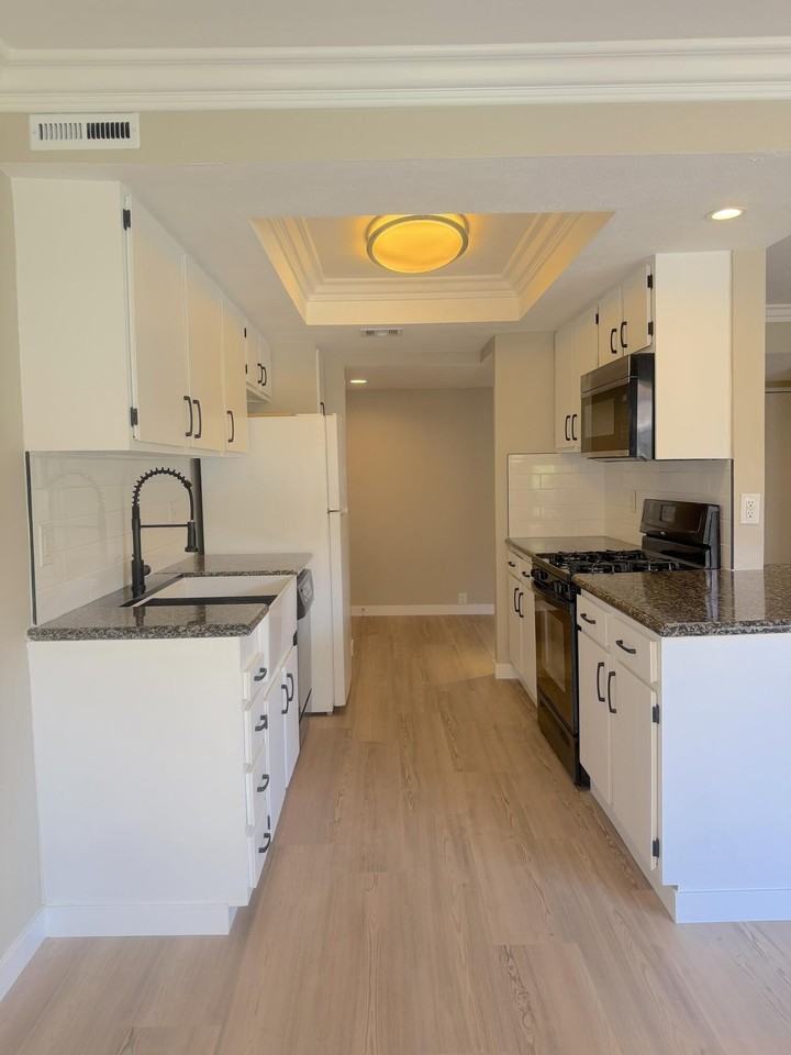 400 N Sunrise Way #108 - Photo 7 of 23